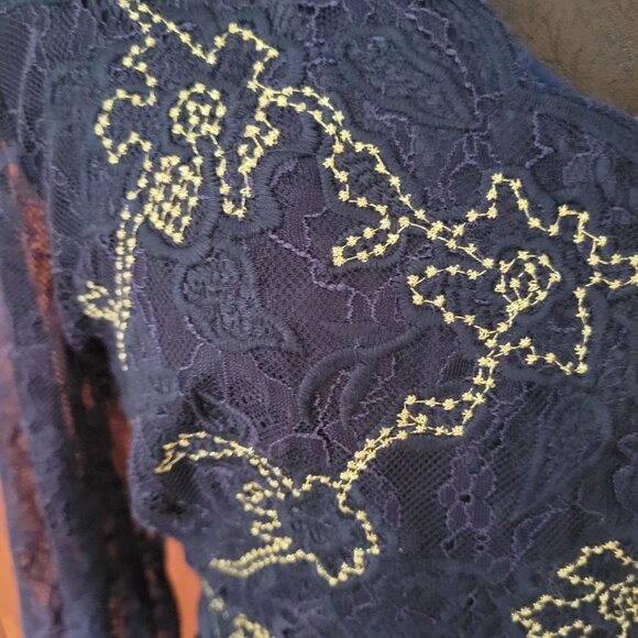 Vicky And Lucas Navy Blue Lace Dress  Embroidery Long Sleeves Size L NWT - Picture 3 of 8
